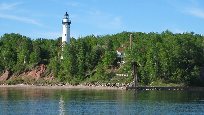 Outer Island Light, June 2004